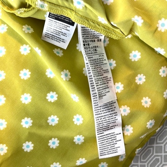 NWT,Levi's Women's Embry Tie Blouse,Three Front Ties,St.Patty’s Day Perfection☘️ - Picture 4 of 9